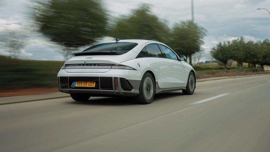 1695905-אוטו השנה 2024 (מבחן).00_18_48_06.Still017-min.jpg