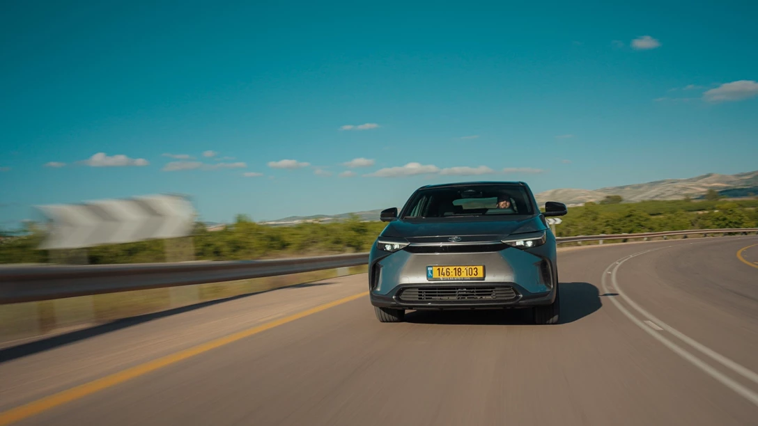 1681674-Hyundai IONIQ 5 vs Skoda Enyaq vs KIA EV6 vs TOYOTA BZ4X - 2023.02_43_30_19.Still241 copy.jpg