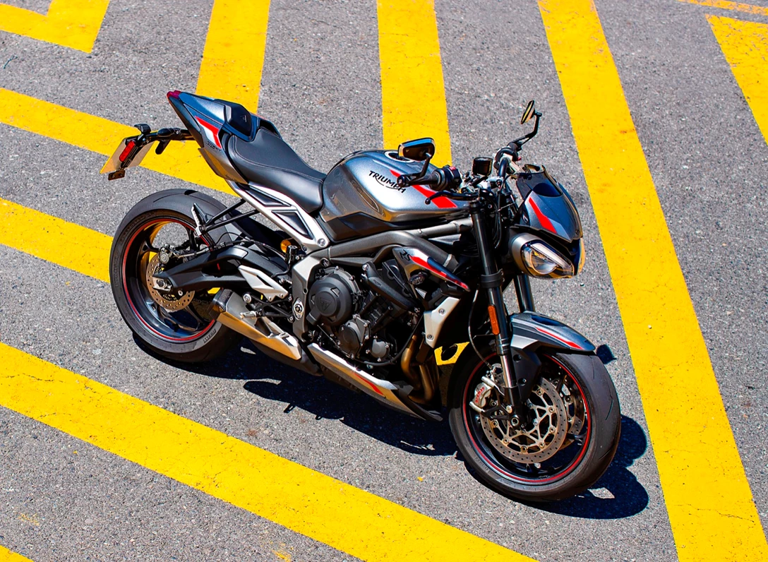 1648825-street-triple-rs-20MY-AZ4I2314-AB-1.jpg