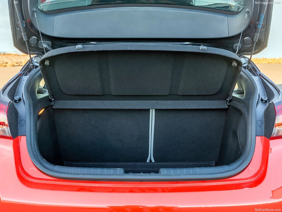 1591443-Hyundai-Veloster 8.jpg