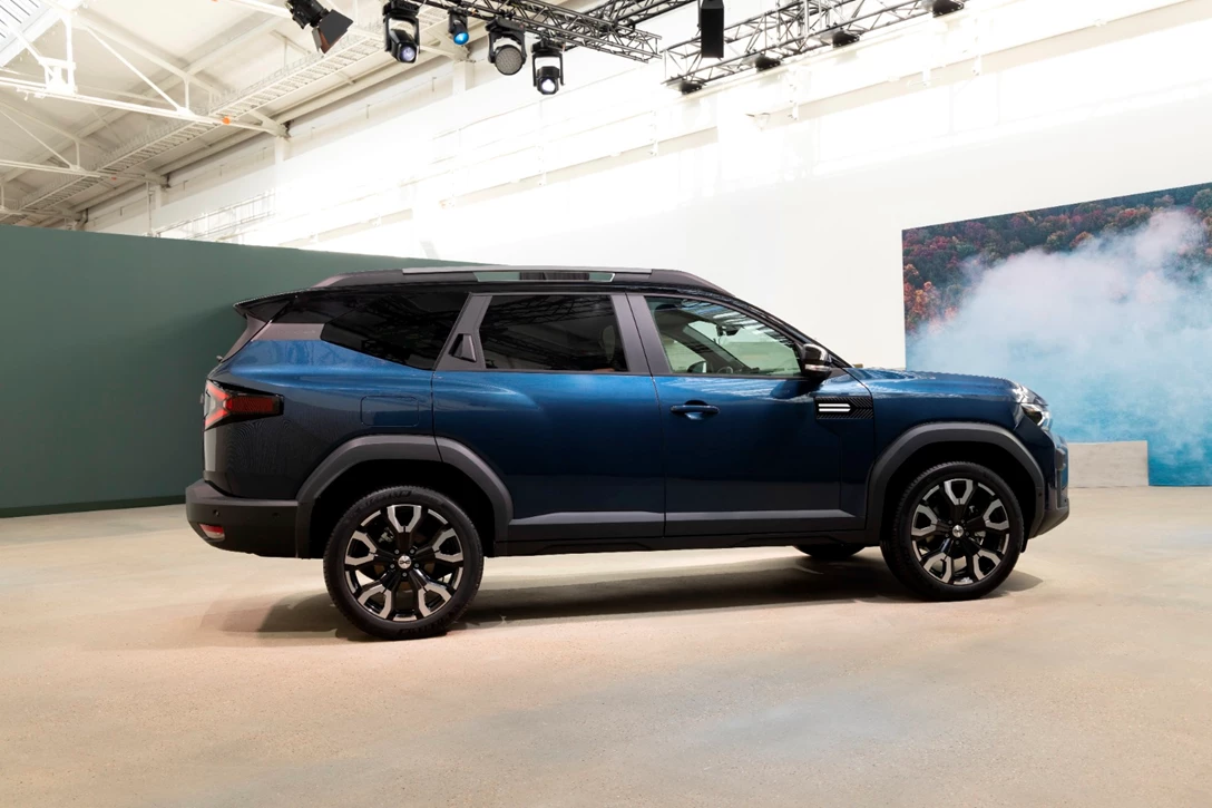 1702869-All-new Dacia Bigster HYBRID 155 Journey Indigo Blue.jpg