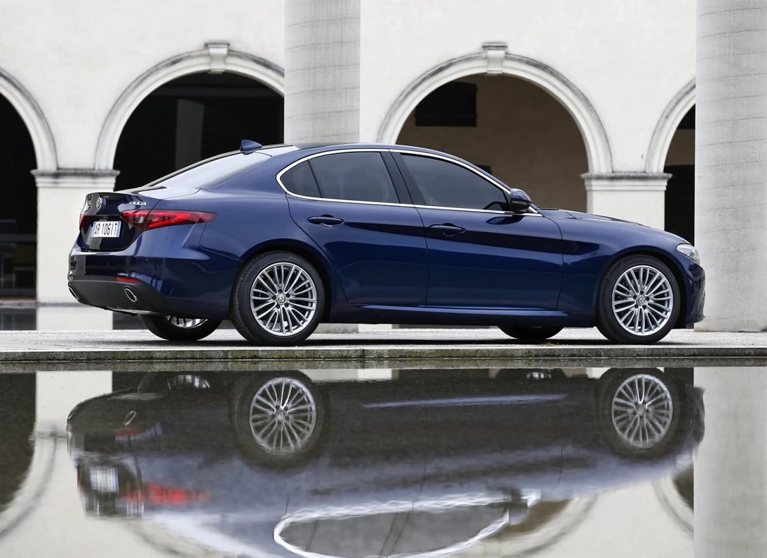 1658356-Alfa_Romeo-Giulia-2018-02.jpg