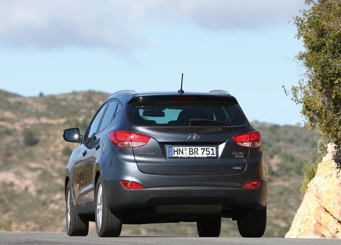 1661251-Hyundai-ix35-2012-02.jpg