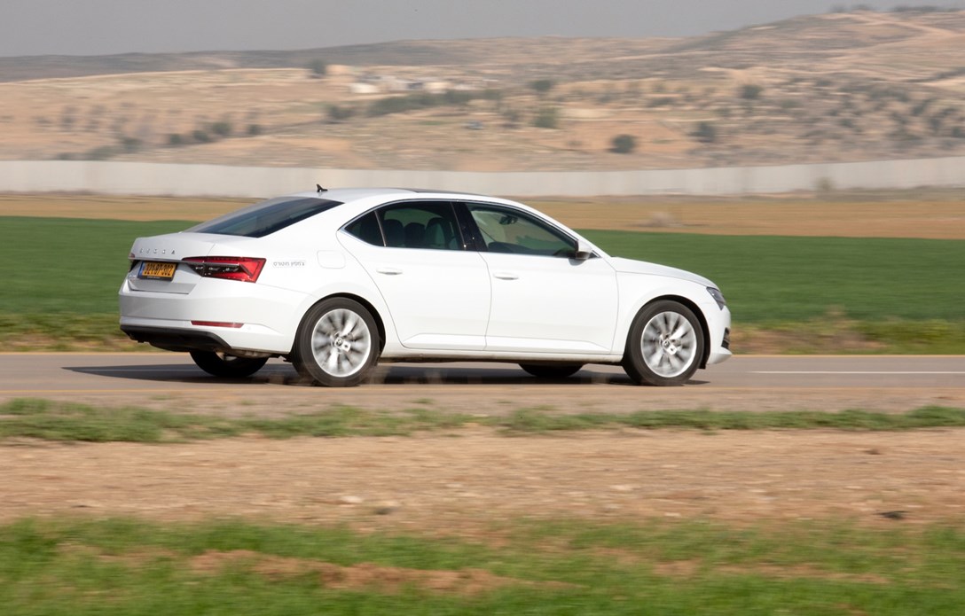 1638765-סונטה מול סופרב - 14.jpeg