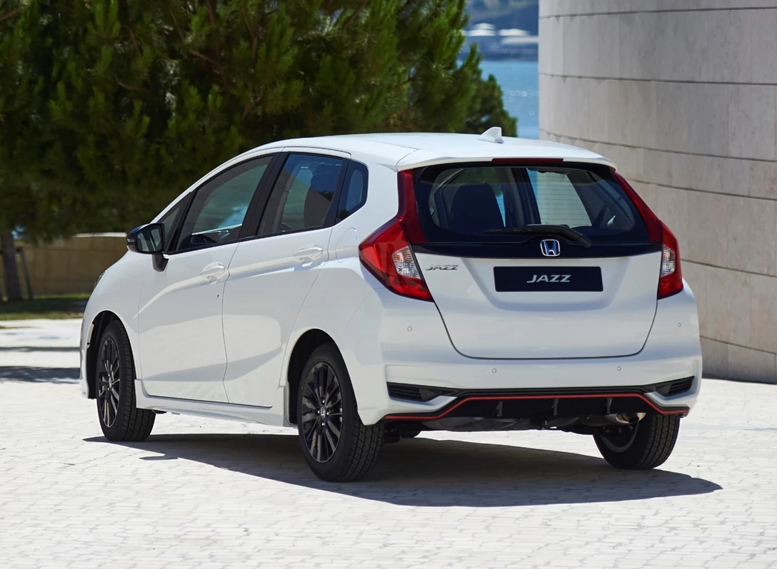 1642397-Honda-Jazz-2018-03.jpg