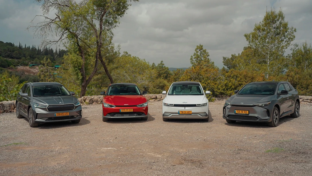 1681732-Hyundai IONIQ 5 vs Skoda Enyaq vs KIA EV6 vs TOYOTA BZ4X - 2023.00_59_08_23.Still156 copy.jpg