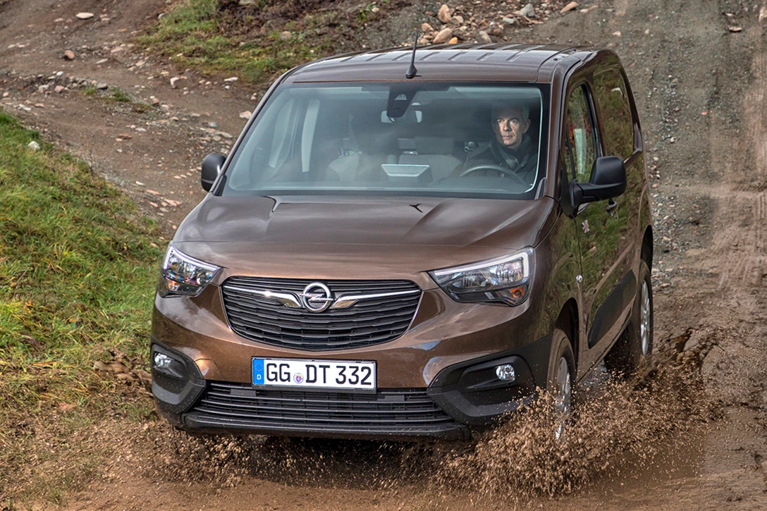 1616030-Opel-Combo-4x4-505771.jpg