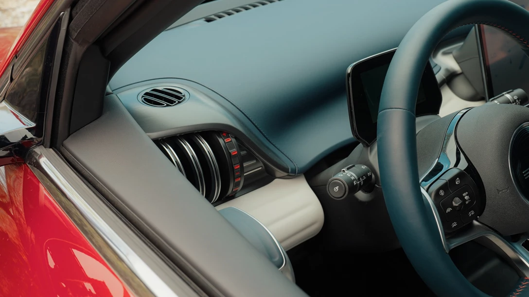 1672482-BYD ATTO 3.01_00_24_23.Still074 copy.jpg