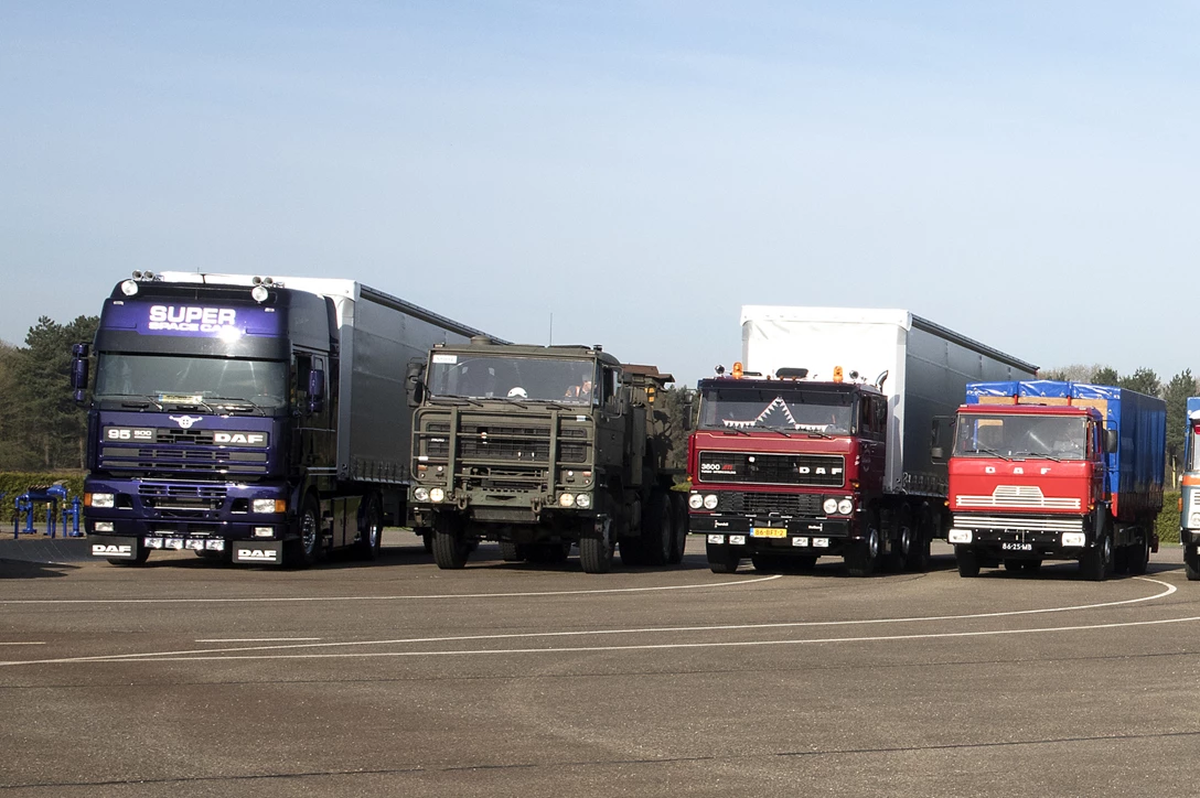 1601067-צילום גג כפולה פותחת מימין.jpg