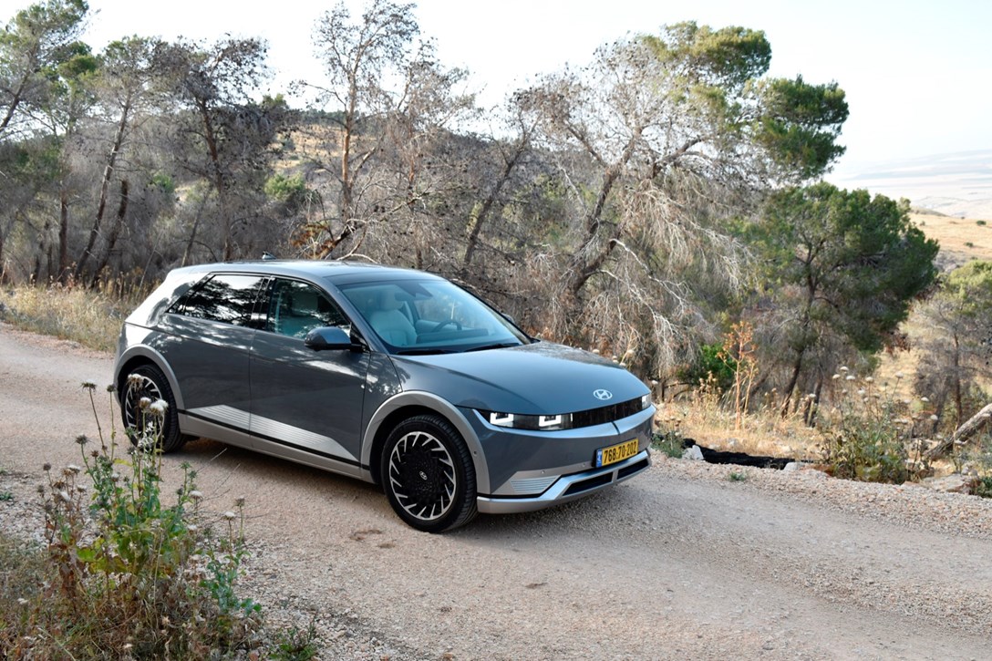 1660987-IONIQ54X4 - 2.jpeg