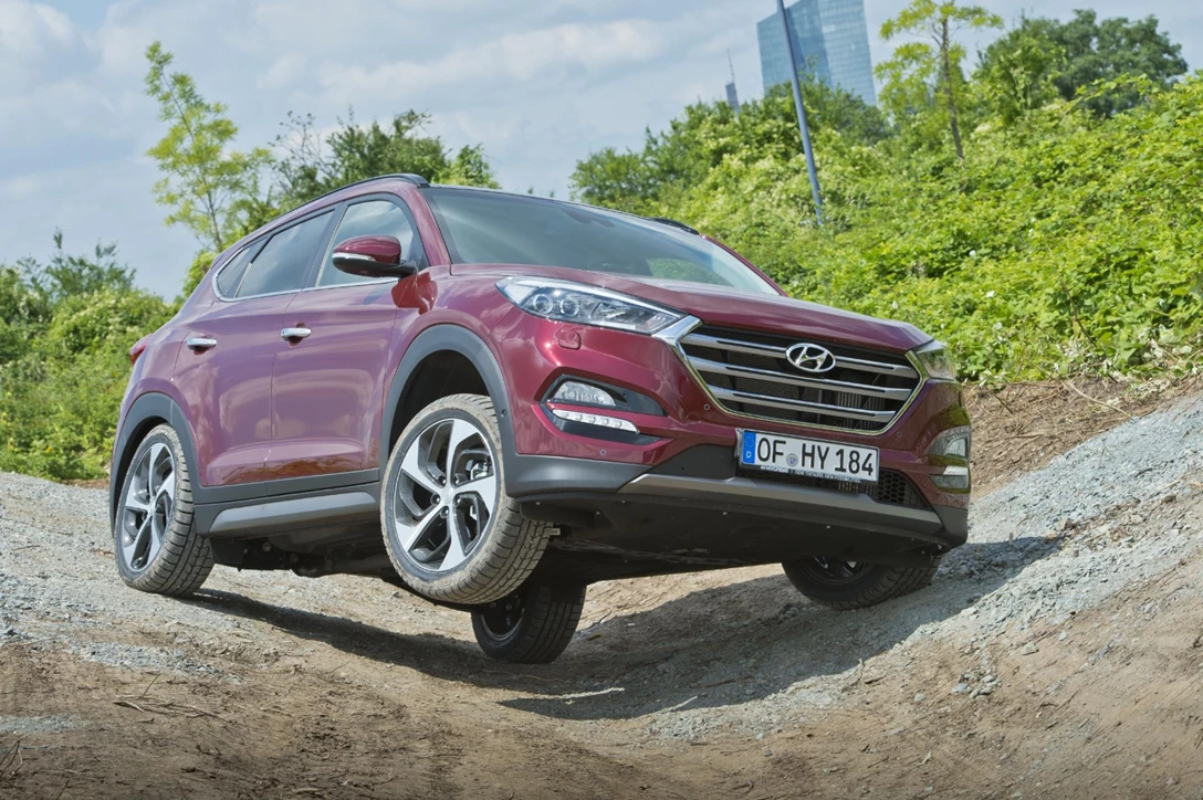 1635867-Hyundai-Tuson-2016-05.jpg