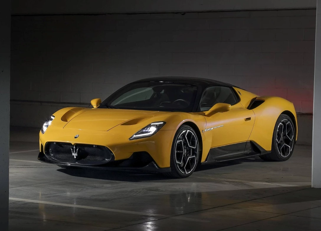 1709780-Maserati-MC20-2025-03.jpg