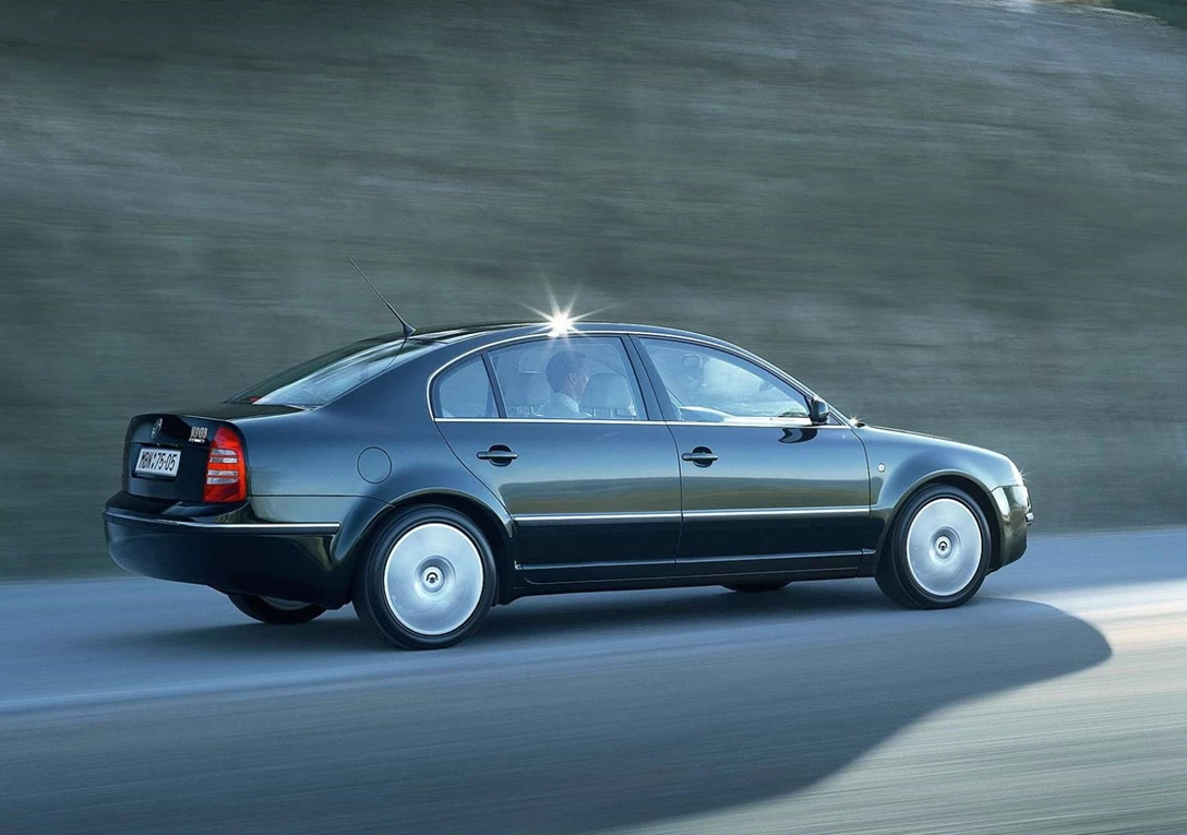 1599658-Skoda-Superb-2003-1600-0f.jpg