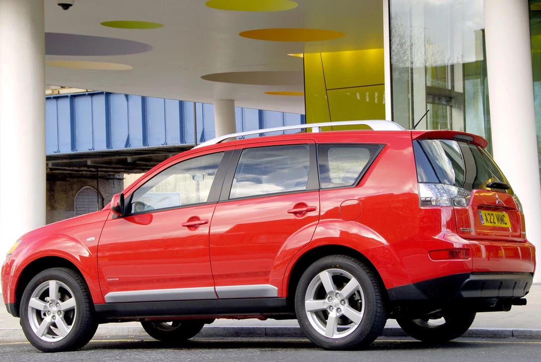 1632269-מיצובישי אאוטלנדר דור שני (3).jpg