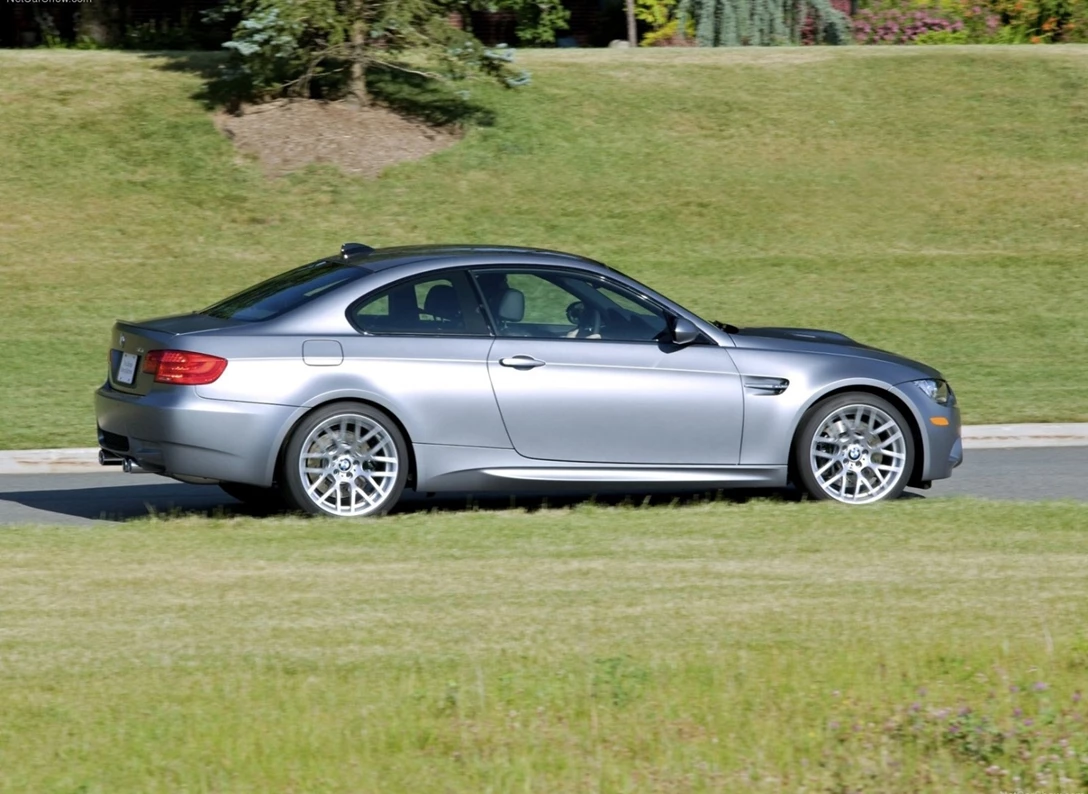 1604434-BMW-M3_Frozen_Gray-2008-2013-3.jpg