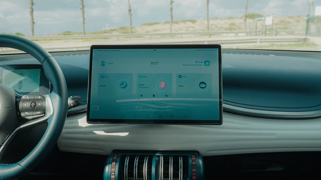 1673509-BYD ATTO 3 vs Geely Geometry C.01_07_08_22.Still070 copy.jpg