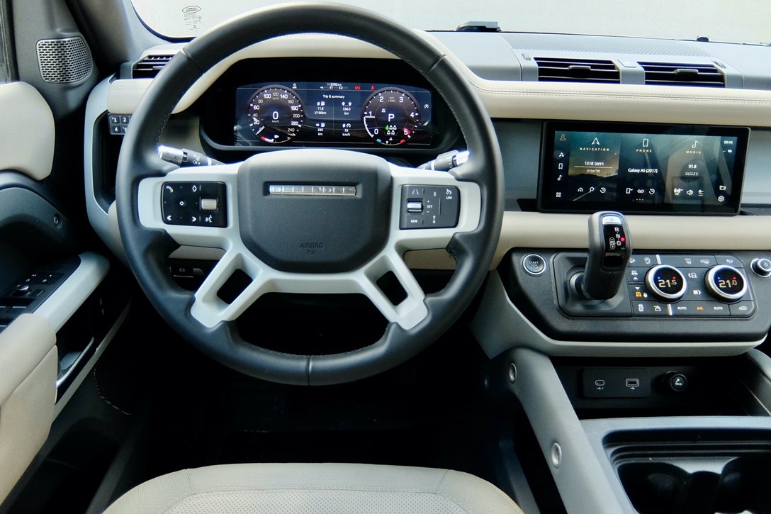 1635471-לנדרובר דיפנדר - 4.jpeg