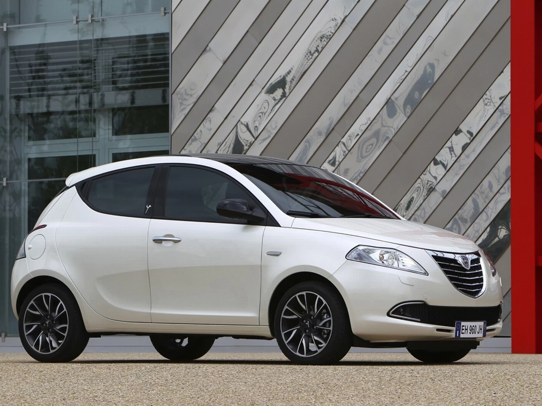 Lancia-Ypsilon-01.jpg