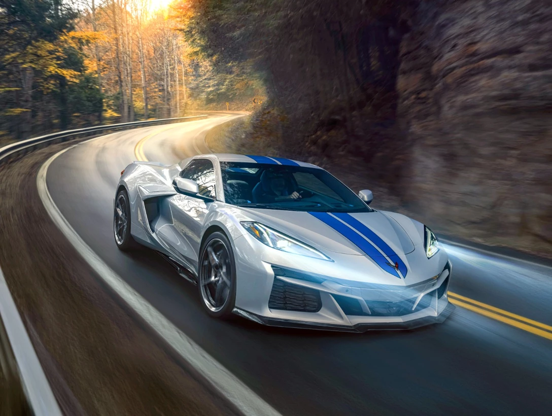 1676367-2024-chevrolet-corvette-e-ray-3lz-012.jpg