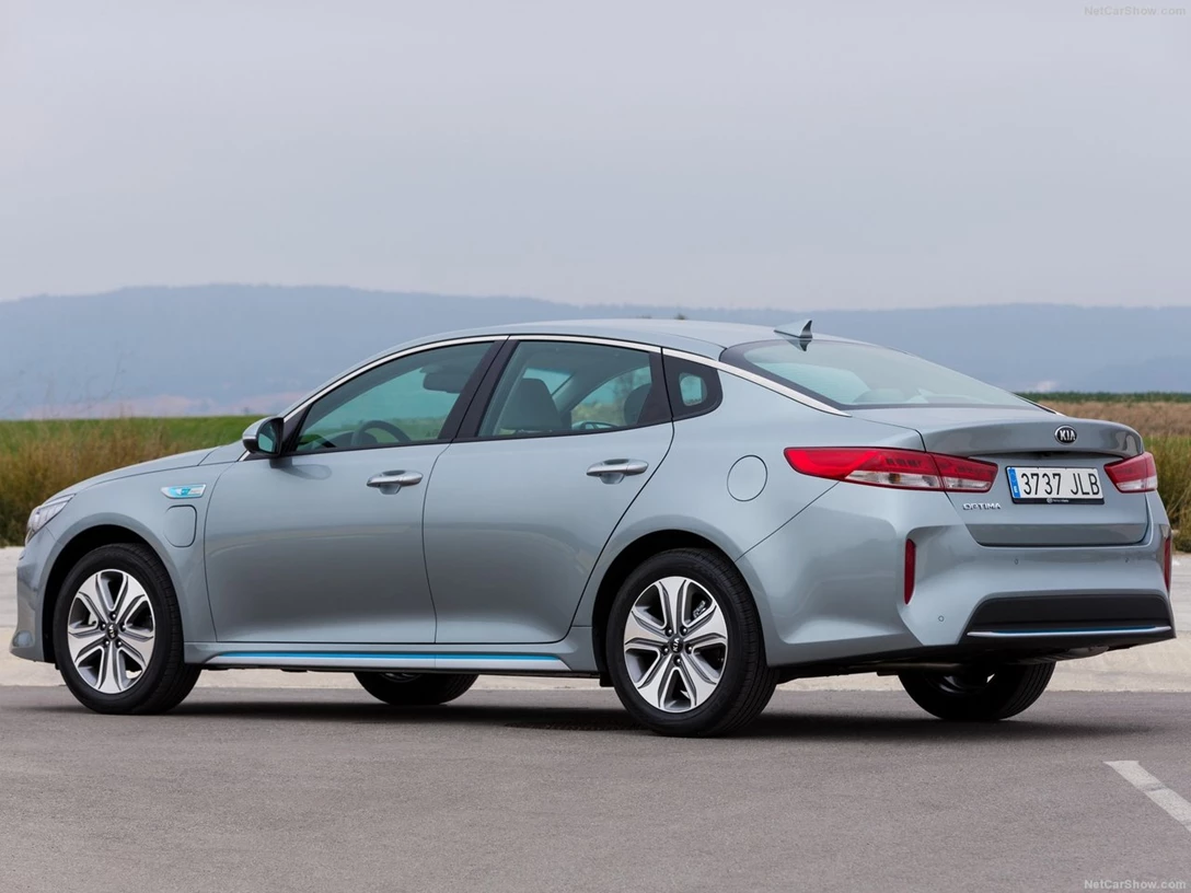 1588172-Kia-Optima_Plug-In_Hybrid 2.jpg