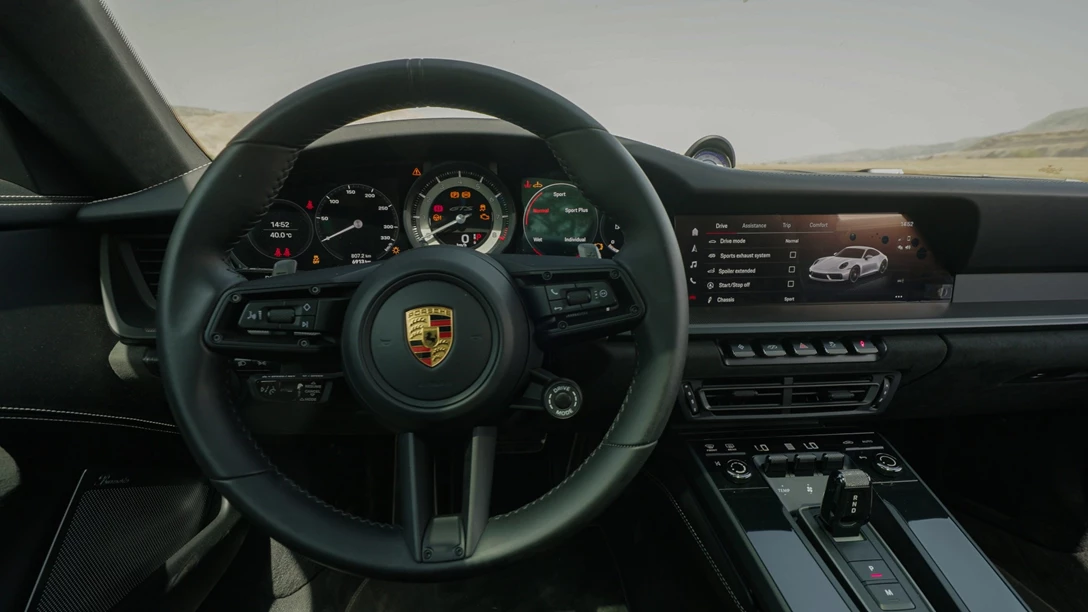 1664870-Porsche 992 GTS.01_00_58_02.Still062.jpg