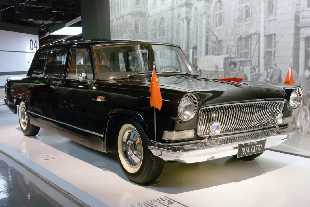 1681793-Hongqi_CA770_front-right_2016_Shanghai_Auto_Museum-min.jpg