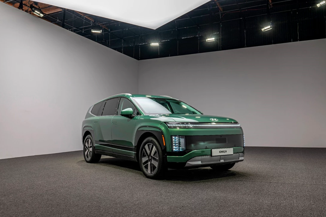 1704185-Large-64131-2026IONIQ9SEL.jpg