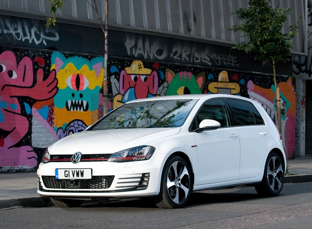 1670444-Volkswagen-Golf_GTI-2013-04.jpg