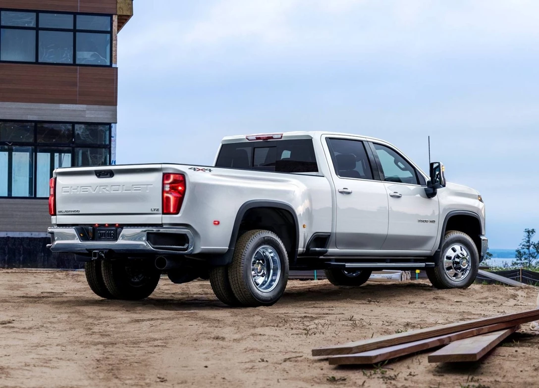 1699355-Chevrolet-Silverado-2024-02.jpg