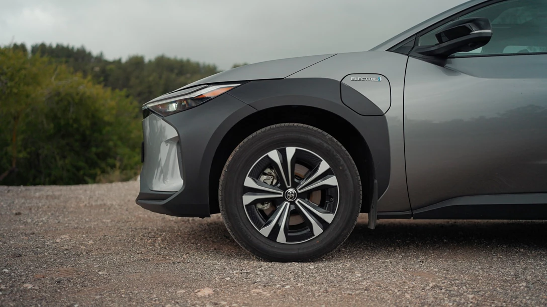 1681752-Hyundai IONIQ 5 vs Skoda Enyaq vs KIA EV6 vs TOYOTA BZ4X - 2023.00_18_46_02.Still067 copy.jpg