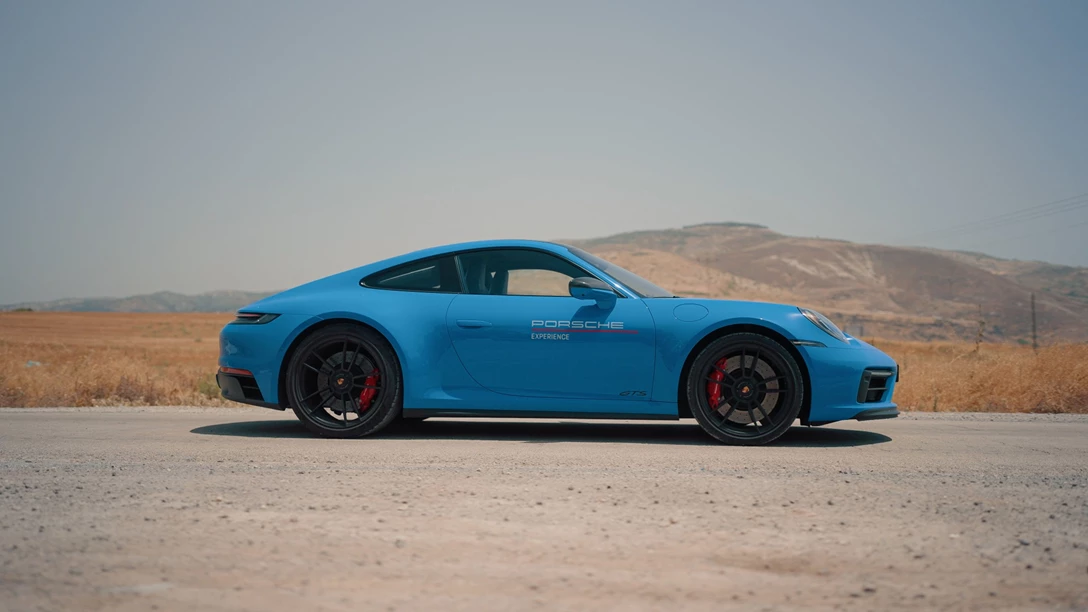 1664882-Porsche 992 GTS.00_58_10_01.Still044.jpg