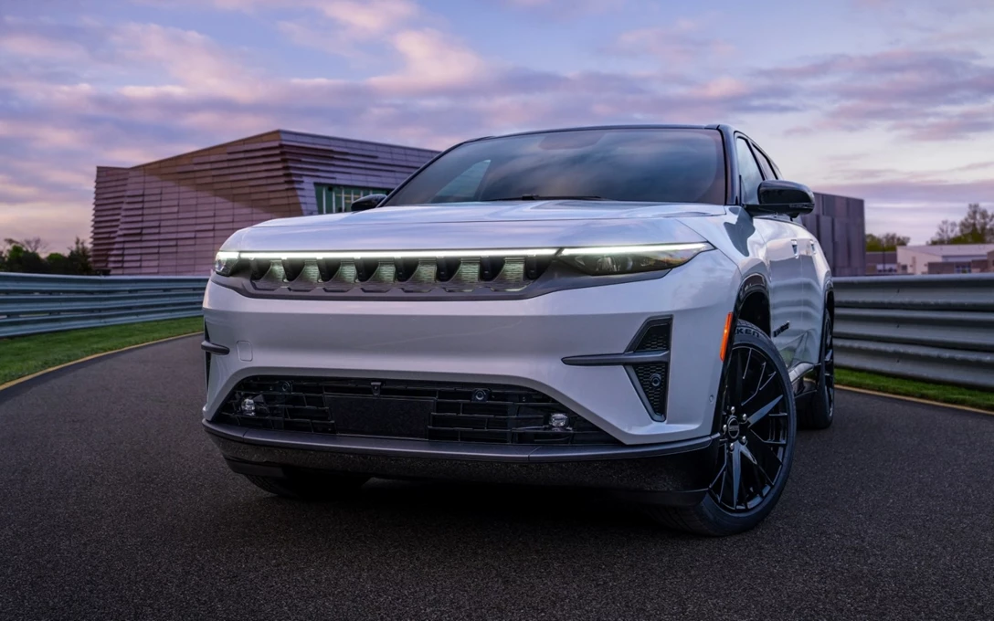 1697311-JeepWagoneerS (7)-min.jpg