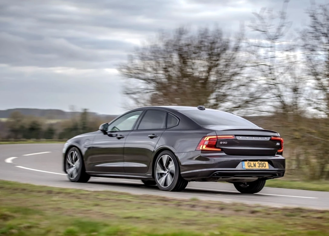 1685278-Volvo-S90-2023-03.jpg