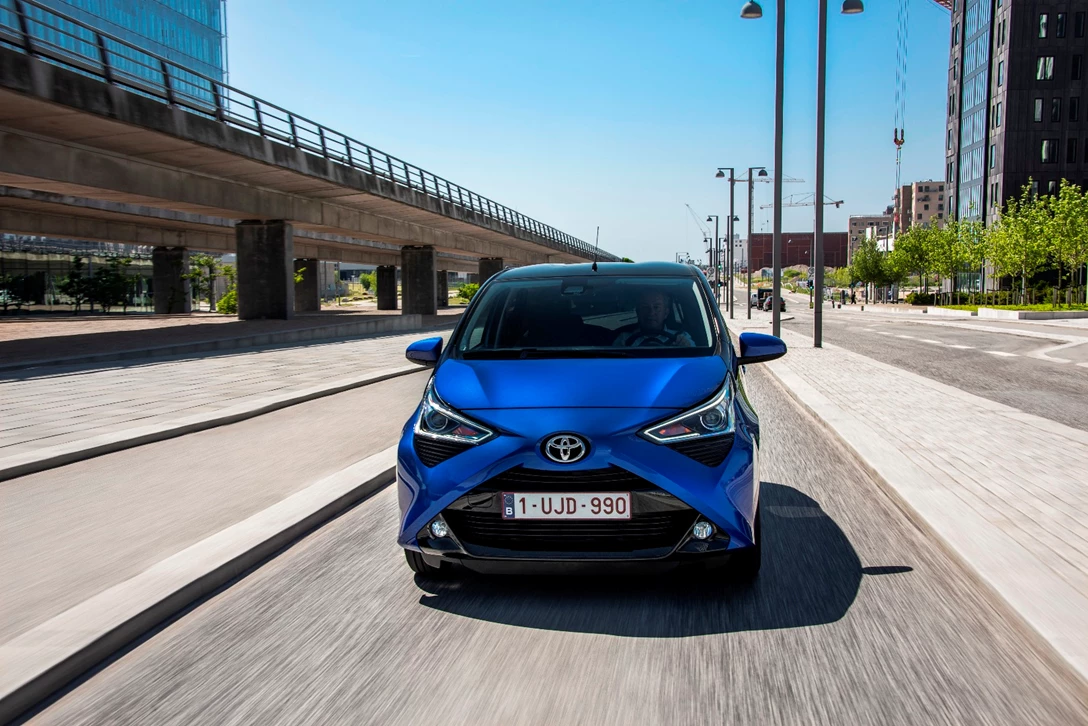 1597150-AYGO_Blue_018.JPG