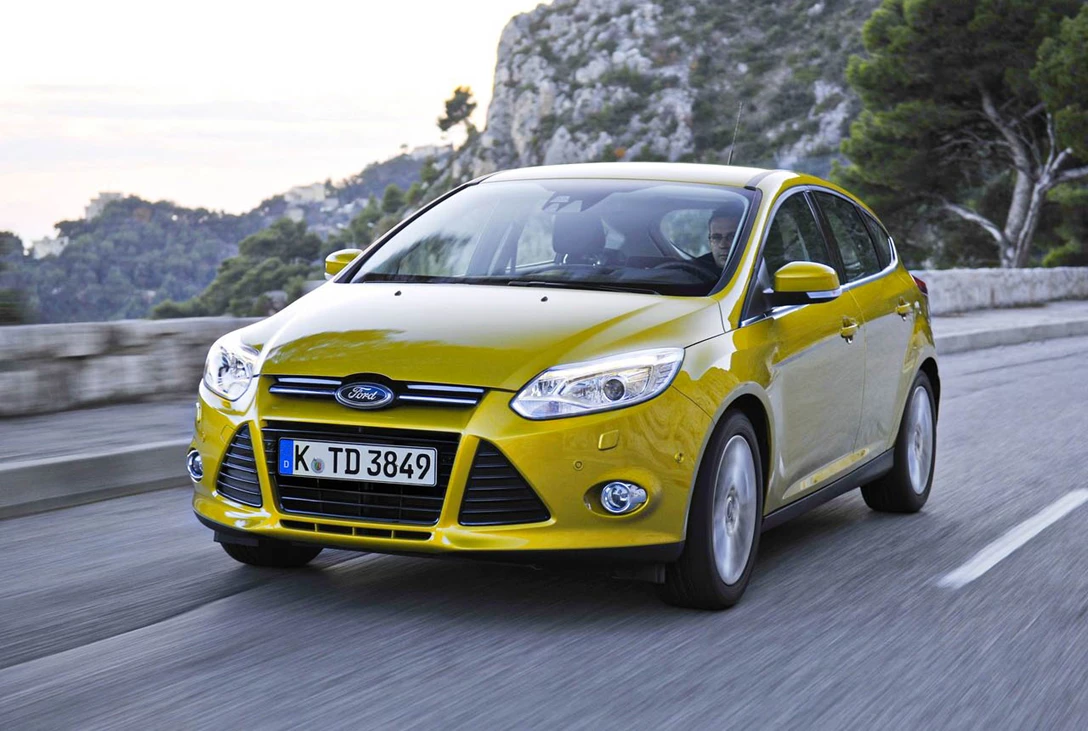1701238-Ford-Focus-2011-1280-f45f0ec7a51f5082db347c33701a116ac2.jpg