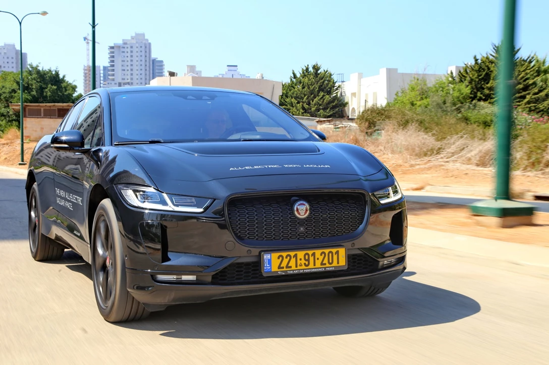 1623163-יגואר נסיעה5.jpg