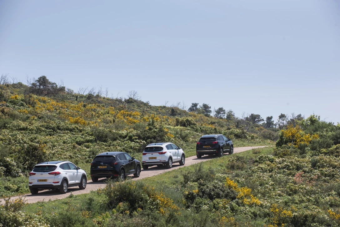 1594307-השוואתי פנאי - יונדאי טוסון מול מאזדה CX-5 מול פיגו 3008 מול קיה ספורטאז (36).jpg