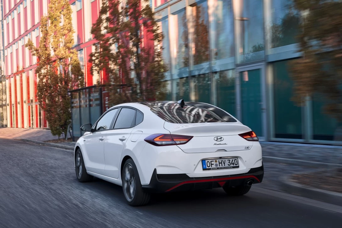 1605954-Hyundai i30 Fastback N Line (8).jpg