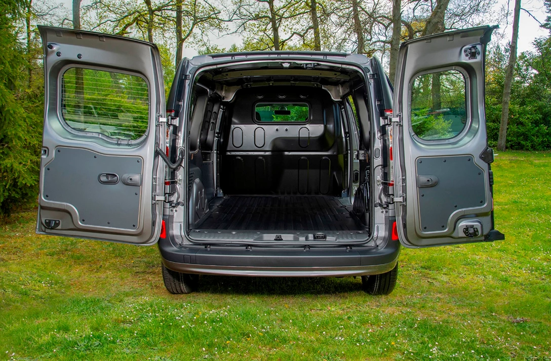 1616349-Nissan NV250 L2 Van - Silver - Interior 7.jpg