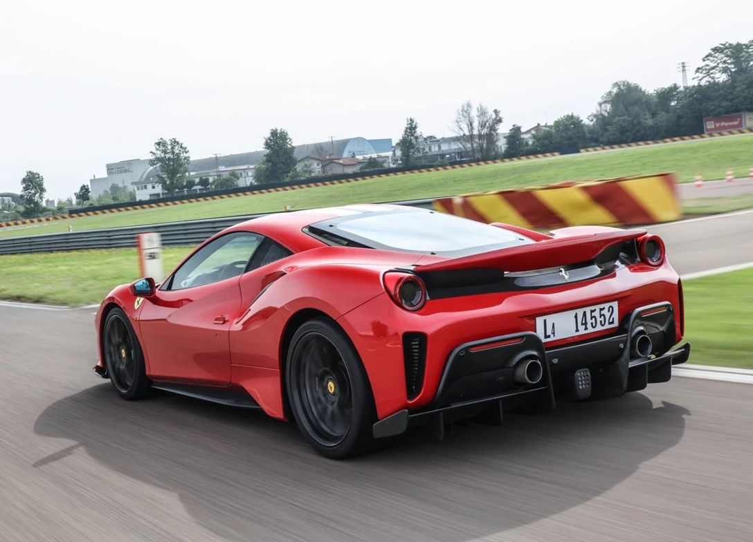 1616432-Ferrari-488_Pista-2019-05.jpg