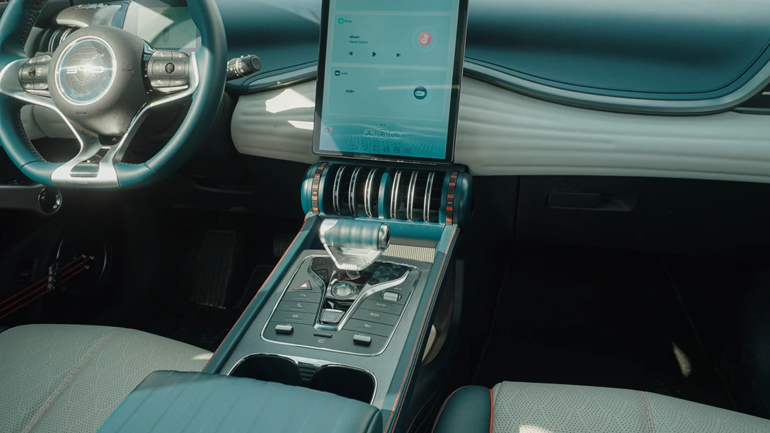 1673508-BYD ATTO 3 vs Geely Geometry C.01_06_47_06.Still069 copy.jpg