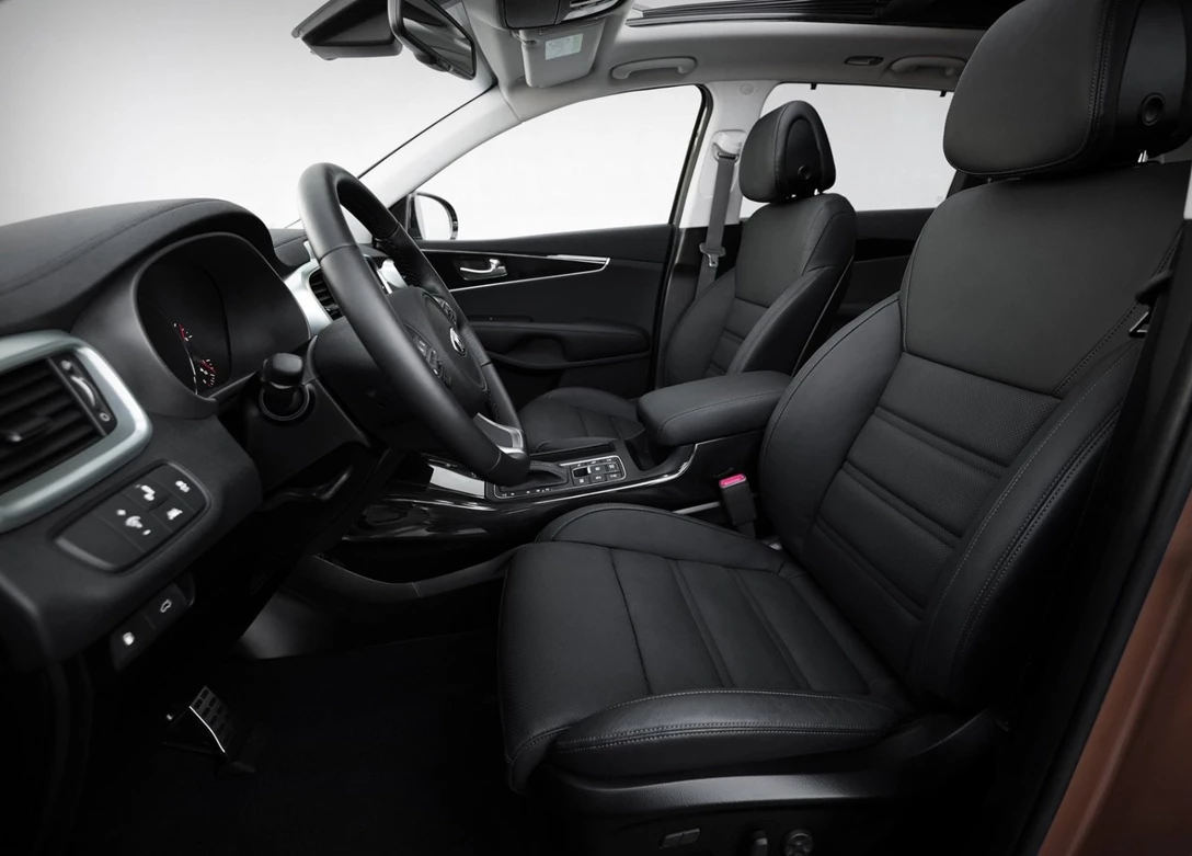 1645411-Kia-Sorento-2015-1600-13.jpg