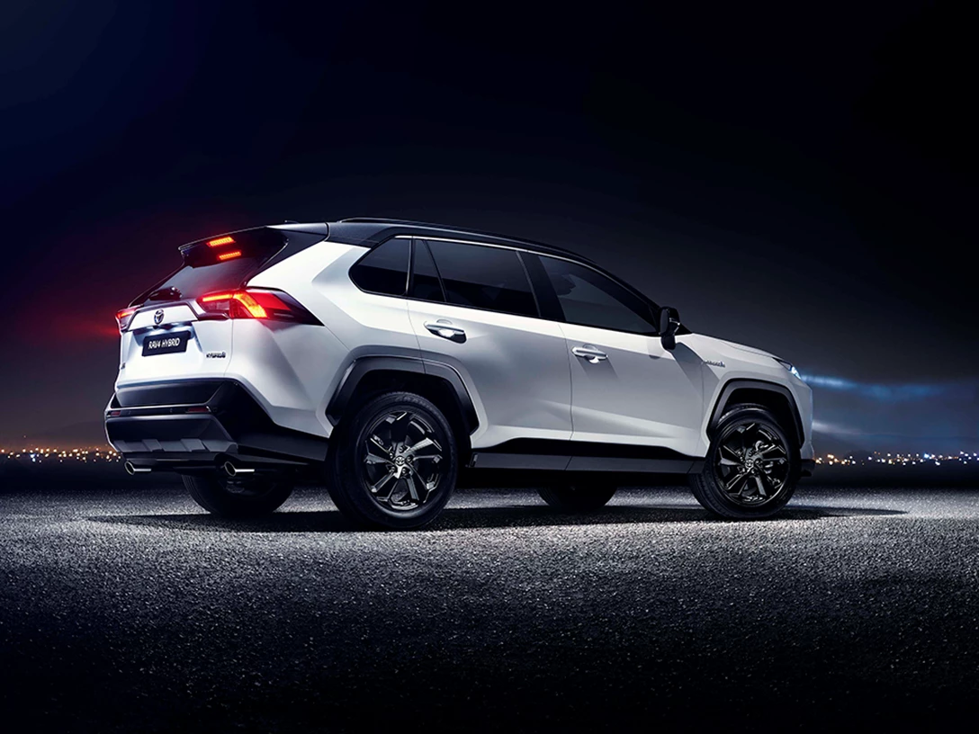 1608555-Rear 3_4_V8_RGB.JPG