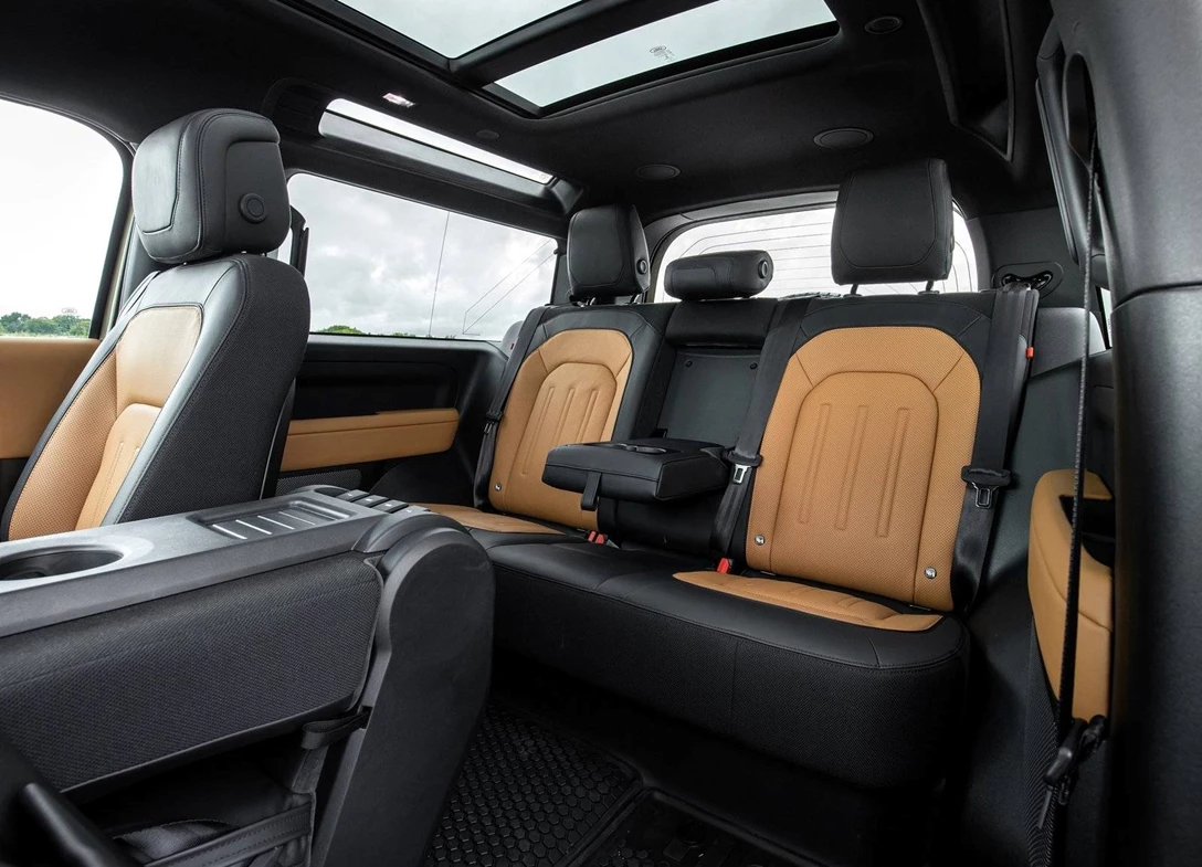 Land_Rover-Defender_90-2025 (8).jpg