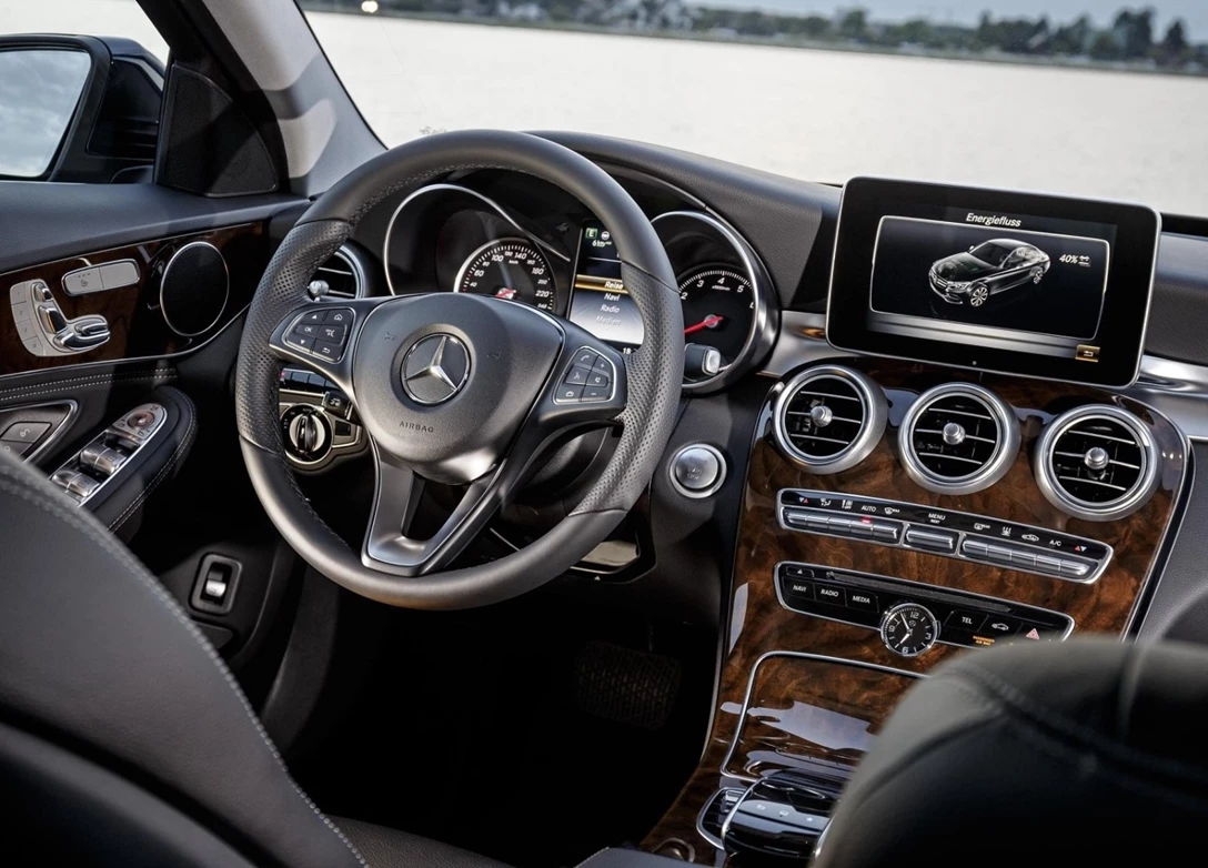 1648606-Mercedes-Benz-C-Class-2019-05.jpg
