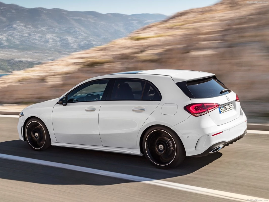 1591556-Mercedes-Benz-A-Class 3.jpg