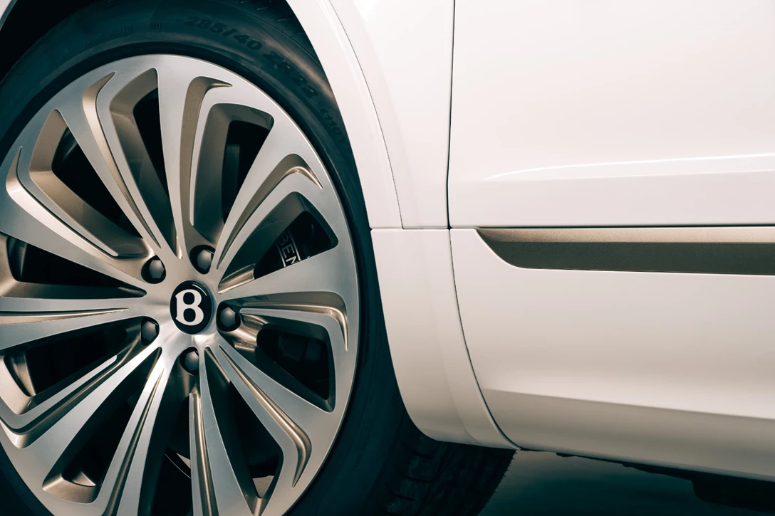 1670579-Bentayga Odyssean - 8.jpg