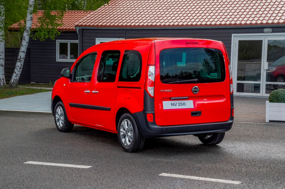 1616350-Nissan NV250 M1 Passenger van - Red Exterior 6.jpg