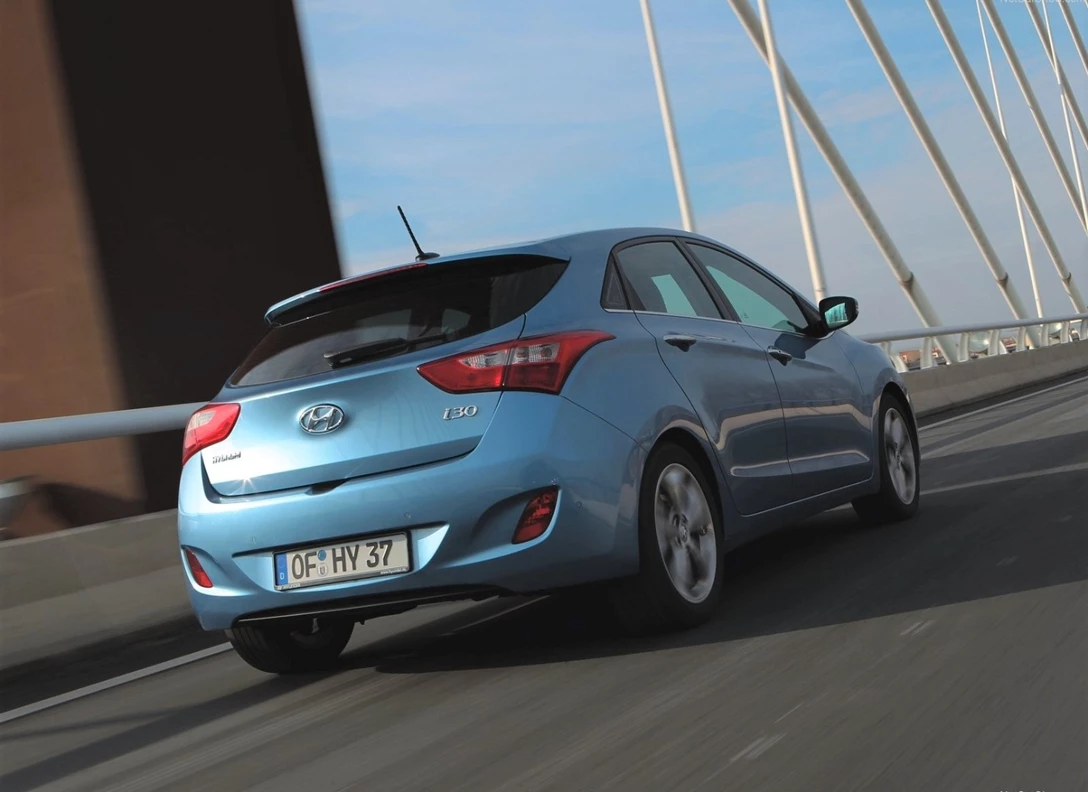 1658188-Hyundai-i30-2013-03.jpg