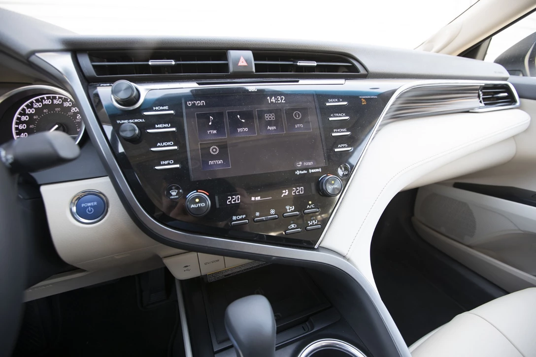 1604579-טויוטה קאמרי - מבחן דרכים 2018 (10).jpg